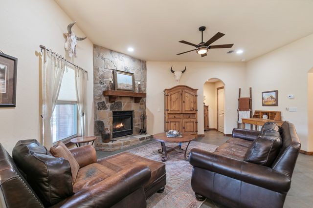 1207 Mary Ann Court, Tioga, TX 76271