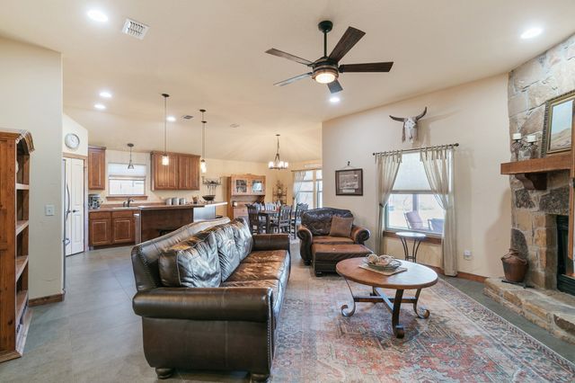 1207 Mary Ann Court, Tioga, TX 76271