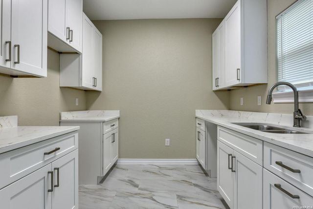 5511 Pageland Dr, Kirby, TX 78219