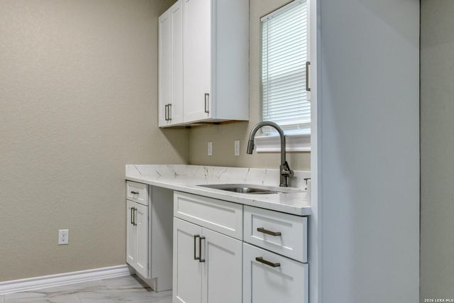 5511 Pageland Dr, Kirby, TX 78219