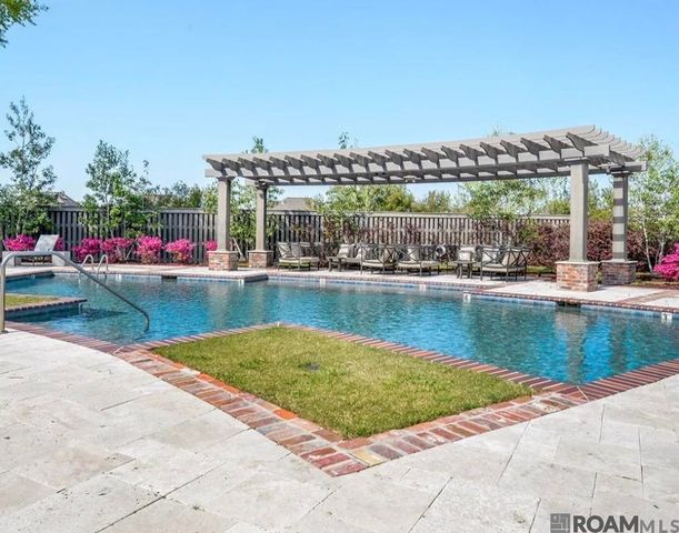 1601 Sugar Cane Ln, Baton Rouge, LA 70810