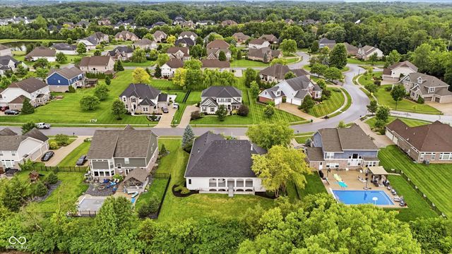 5913 Chartwell Drive, Bargersville, IN 46106