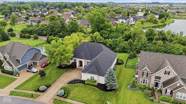 5913 Chartwell Drive, Bargersville, IN 46106