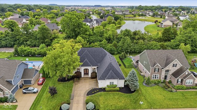 5913 Chartwell Drive, Bargersville, IN 46106