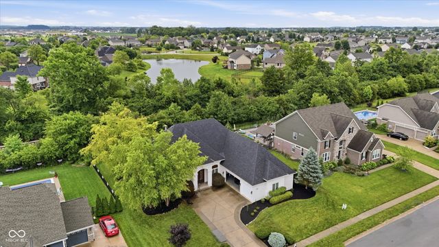 5913 Chartwell Drive, Bargersville, IN 46106