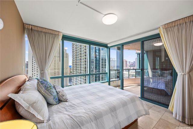 1888 Kalakaua Avenue 2704, Honolulu, HI 96815