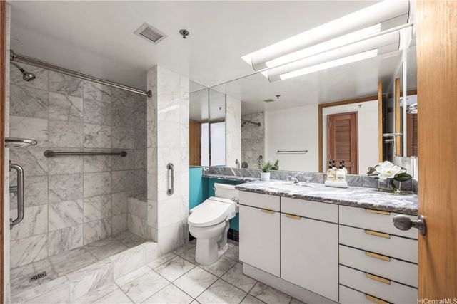 1888 Kalakaua Avenue 2704, Honolulu, HI 96815