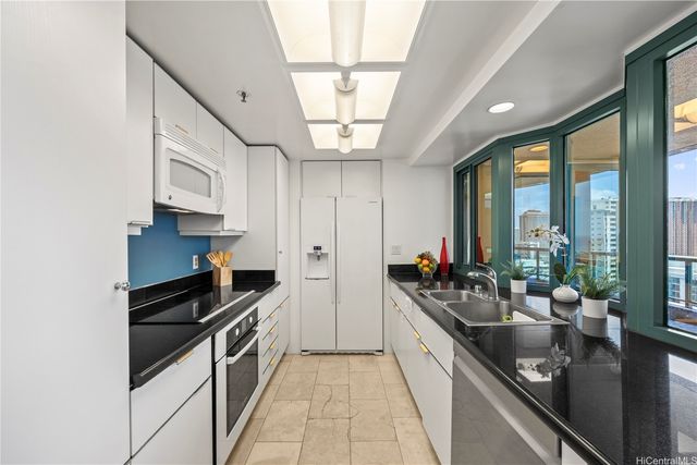 1888 Kalakaua Avenue 2704, Honolulu, HI 96815