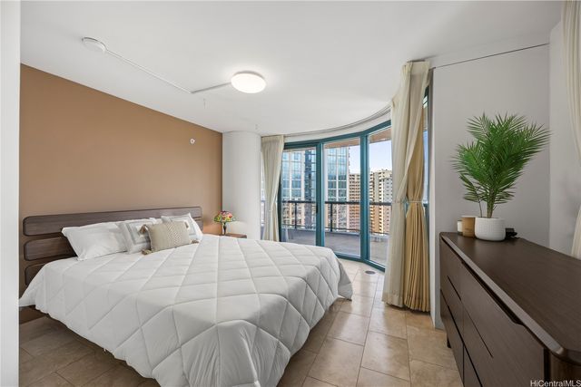 1888 Kalakaua Avenue 2704, Honolulu, HI 96815