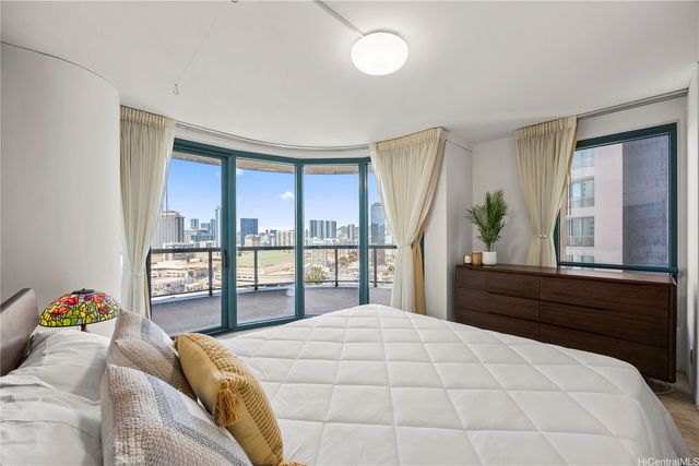 1888 Kalakaua Avenue 2704, Honolulu, HI 96815