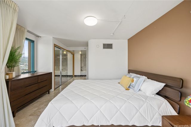 1888 Kalakaua Avenue 2704, Honolulu, HI 96815