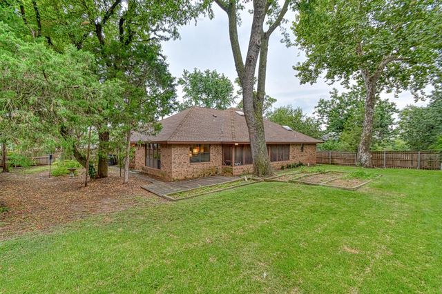 2101 Riverside Drive, Norman, OK 73072