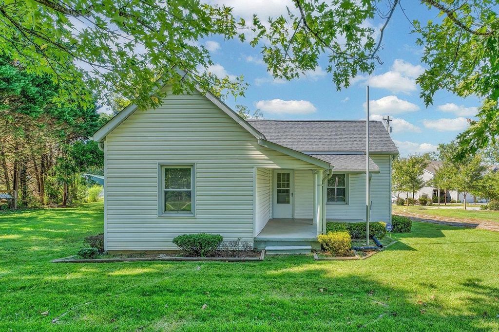 1704 Carolina Country Club Road, Spartanburg, SC 29306