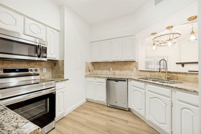 2835 Keller Springs Road 805, Carrollton, TX 75006