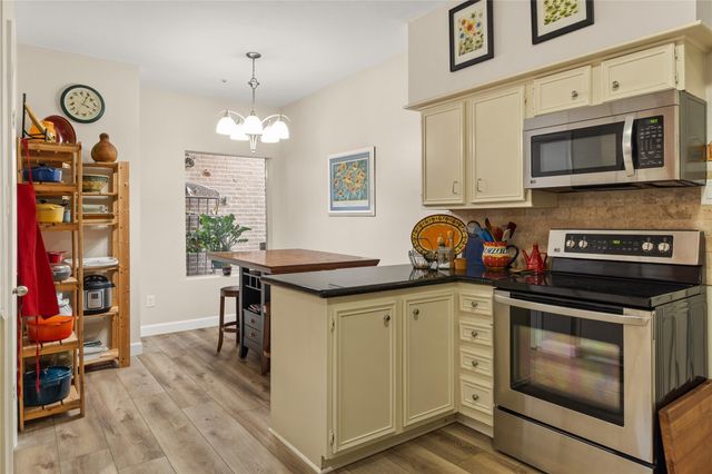 10121 Valley Forge Drive, Houston, TX 77042