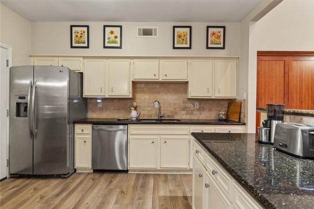 10121 Valley Forge Drive, Houston, TX 77042