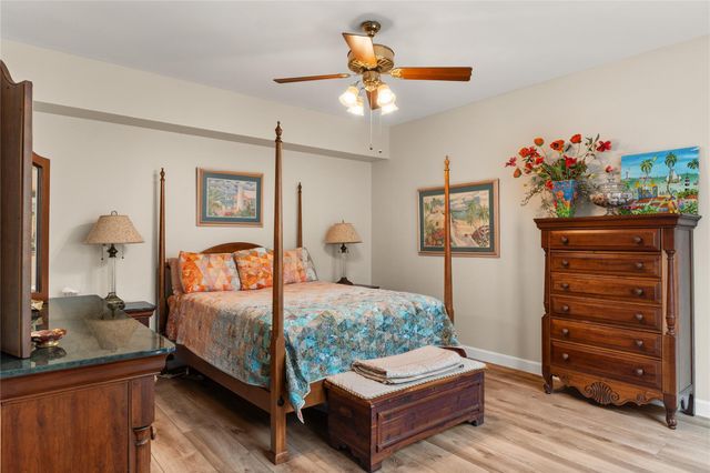 10121 Valley Forge Drive, Houston, TX 77042