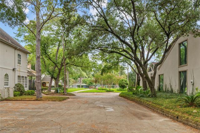 10121 Valley Forge Drive, Houston, TX 77042