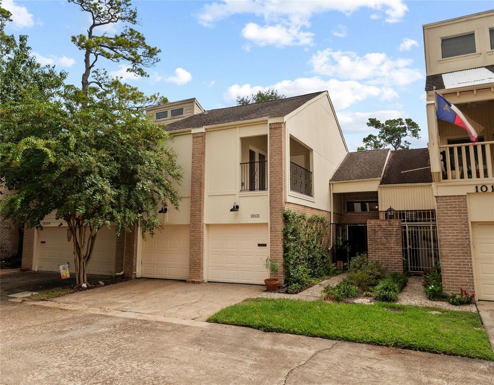10121 Valley Forge Drive, Houston, TX 77042