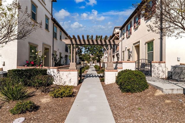 2815 E Berry Loop Privado, Ontario, CA 91761