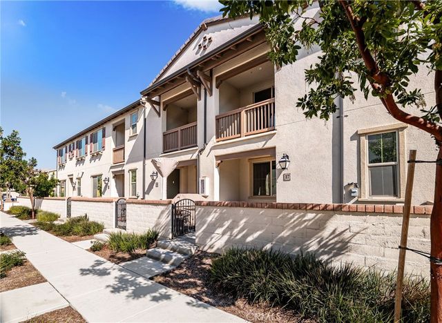 2815 E Berry Loop Privado, Ontario, CA 91761