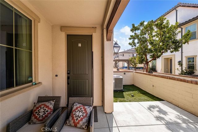 2815 E Berry Loop Privado, Ontario, CA 91761