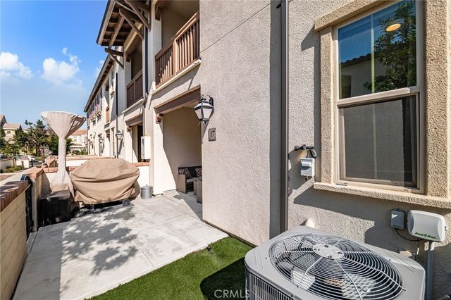 2815 E Berry Loop Privado, Ontario, CA 91761