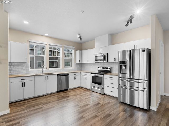 17182 Sw APPLEDALE Rd 405, Beaverton, OR 97007