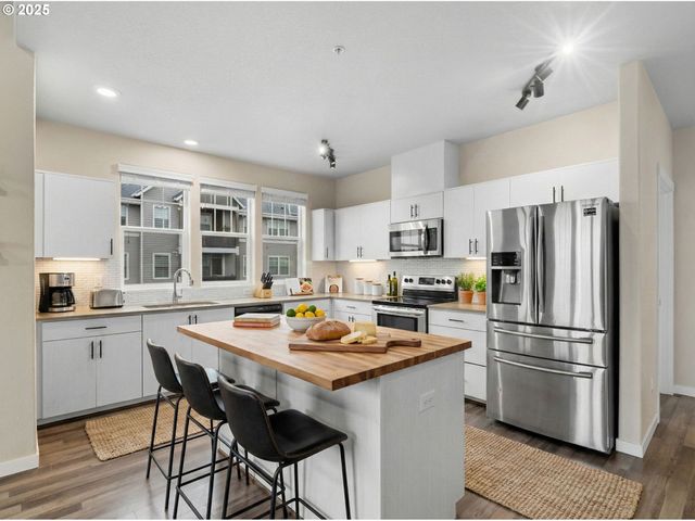 17182 Sw APPLEDALE Rd 405, Beaverton, OR 97007