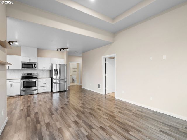 17182 Sw APPLEDALE Rd 405, Beaverton, OR 97007