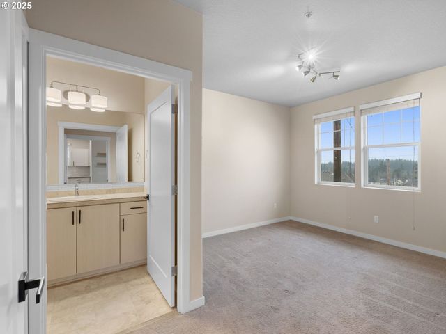 17182 Sw APPLEDALE Rd 405, Beaverton, OR 97007