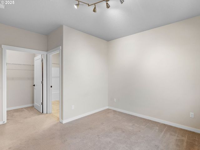 17182 Sw APPLEDALE Rd 405, Beaverton, OR 97007