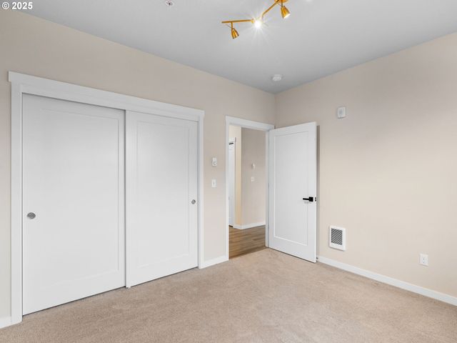 17182 Sw APPLEDALE Rd 405, Beaverton, OR 97007