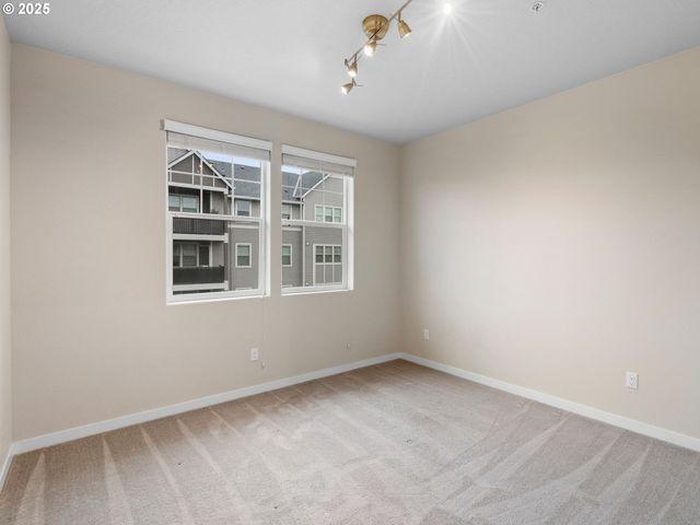 17182 Sw APPLEDALE Rd 405, Beaverton, OR 97007