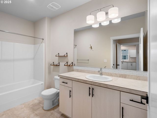 17182 Sw APPLEDALE Rd 405, Beaverton, OR 97007