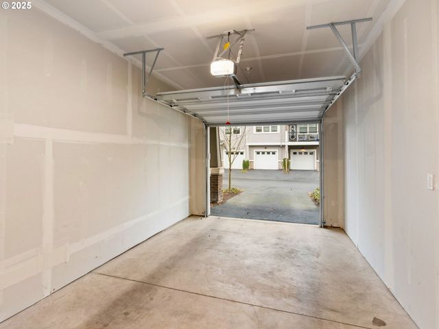 17182 Sw APPLEDALE Rd 405, Beaverton, OR 97007