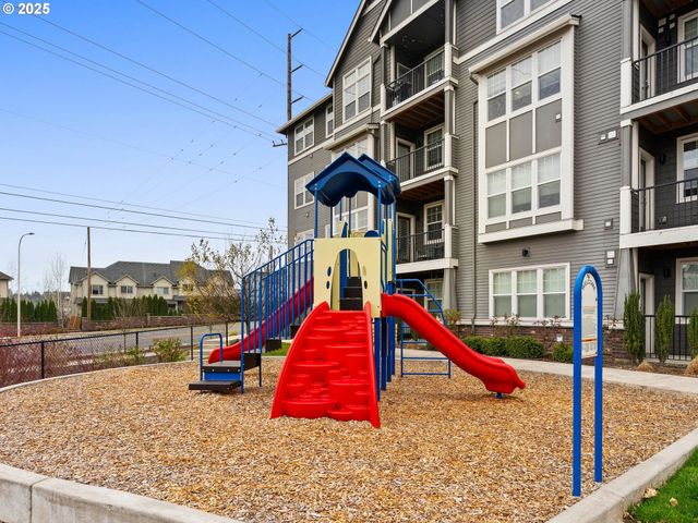 17182 Sw APPLEDALE Rd 405, Beaverton, OR 97007