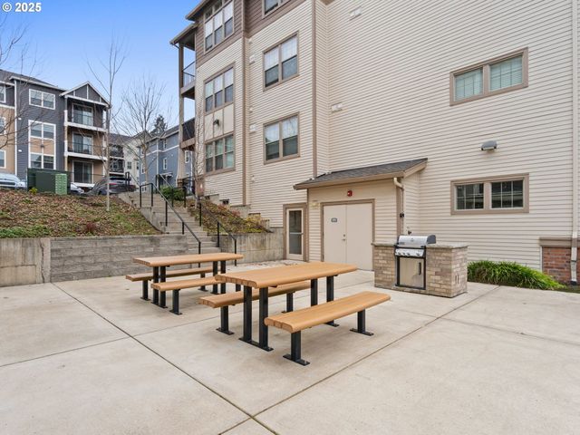 17182 Sw APPLEDALE Rd 405, Beaverton, OR 97007