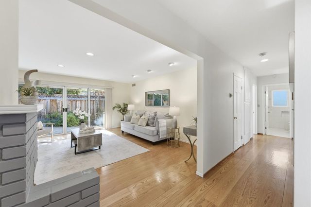 28 Willow Road, Menlo Park, CA 94025