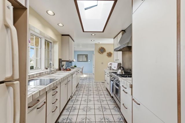 28 Willow Road, Menlo Park, CA 94025