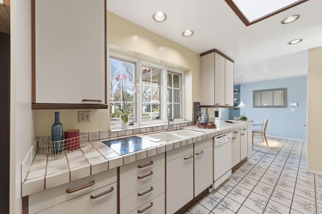 28 Willow Road, Menlo Park, CA 94025