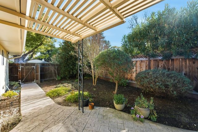 28 Willow Road, Menlo Park, CA 94025