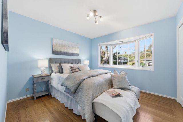 28 Willow Road, Menlo Park, CA 94025