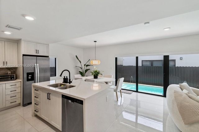 1396 NW 3rd St, Florida City, FL 33034