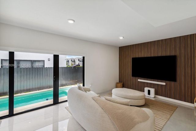 1396 NW 3rd St, Florida City, FL 33034