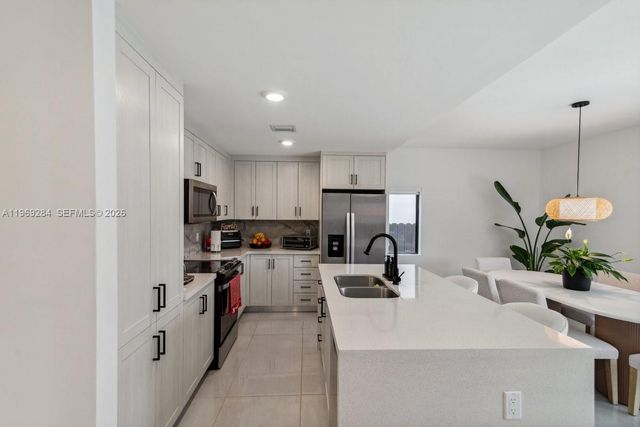 1396 NW 3rd St, Florida City, FL 33034