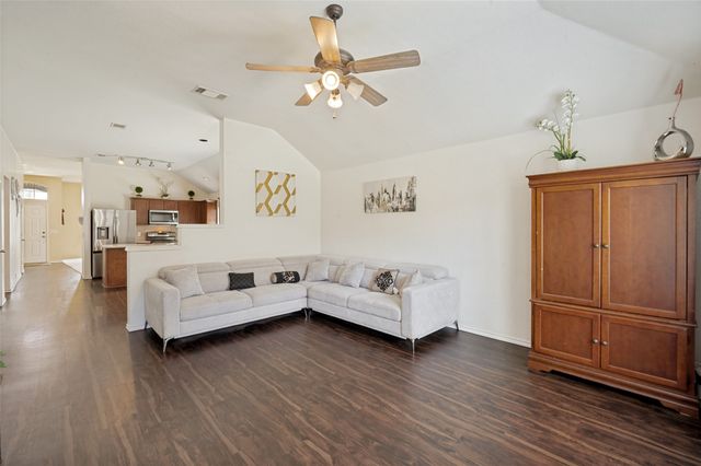 8616 Chisholm Trail, Cross Roads, TX 76227