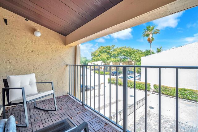 740 E Coco Plum Circle 3, Plantation, FL 33324