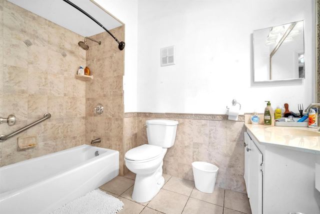 740 E Coco Plum Circle 3, Plantation, FL 33324
