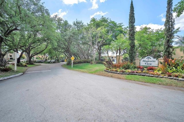 740 E Coco Plum Circle 3, Plantation, FL 33324